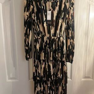 Truth Black and Cream Long Sleeve Dress